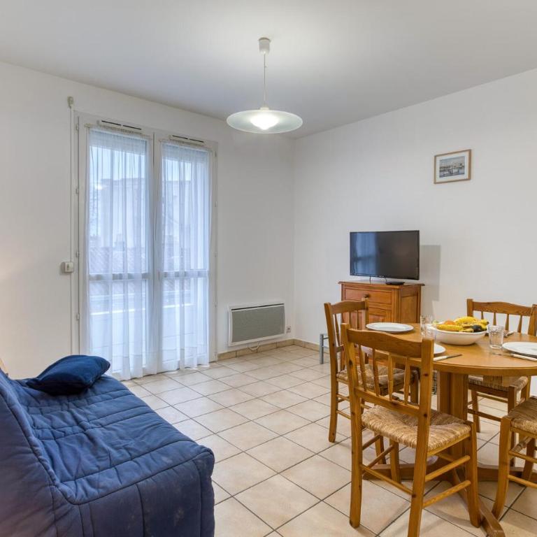 Gorgeous Apartment In Royan With Wifi - One-Bedroom Apartment - 2