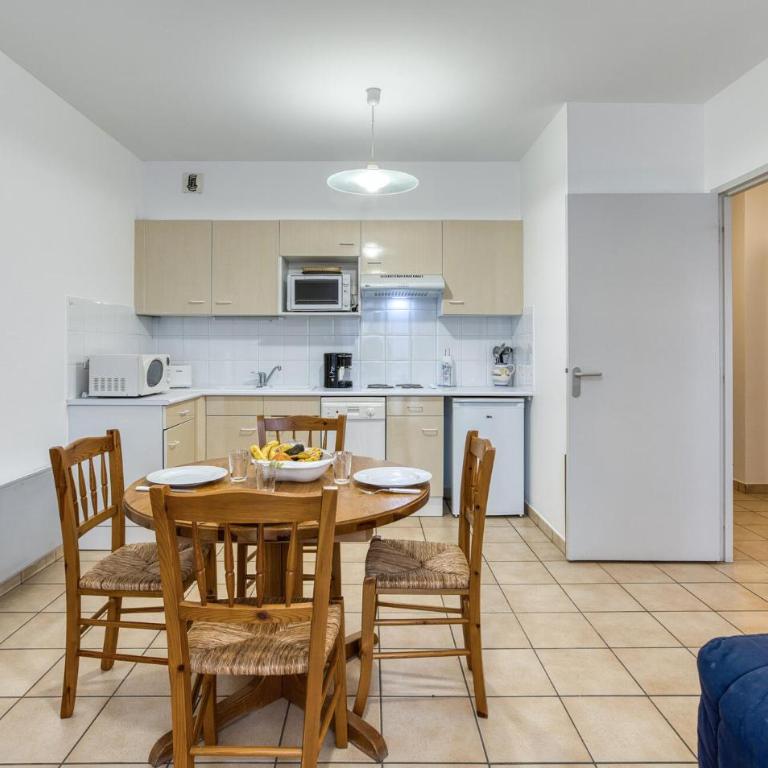 Gorgeous Apartment In Royan With Wifi - One-Bedroom Apartment - 4