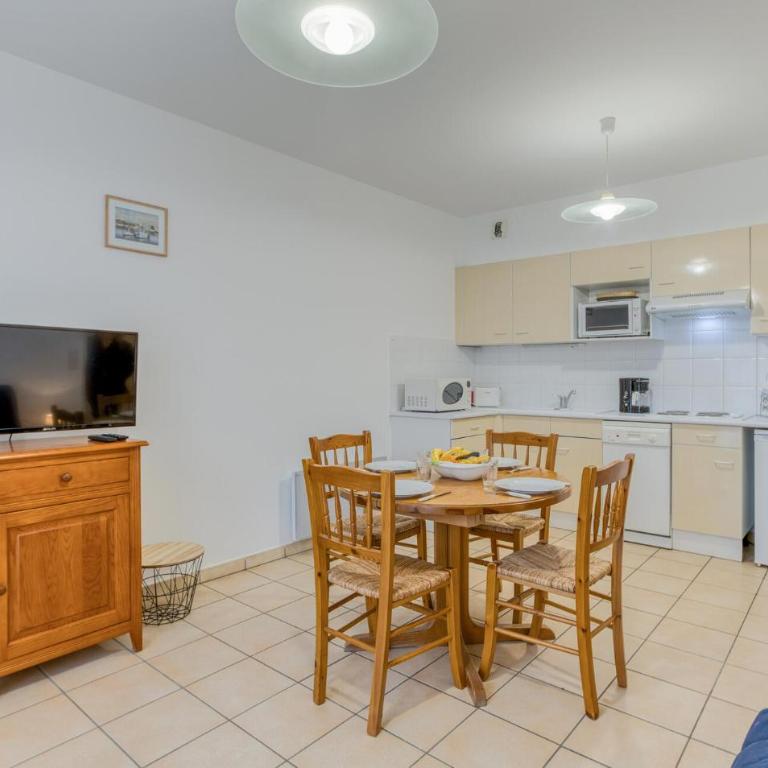 Gorgeous Apartment In Royan With Wifi - One-Bedroom Apartment - 6