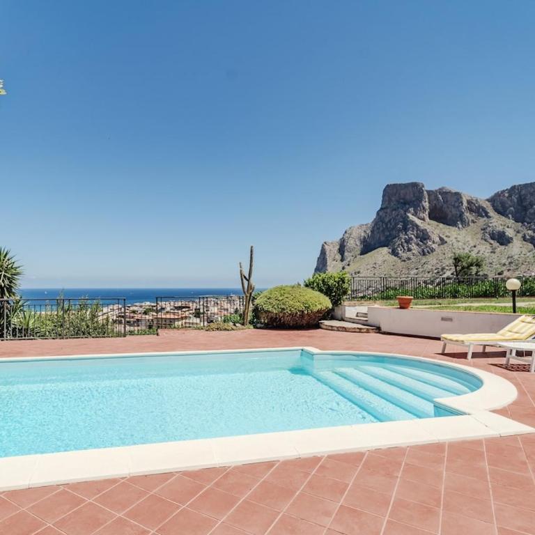 Pool & Panoramic Villa - 9 mins city center - Two-Bedroom Villa - 1