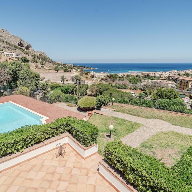 Pool & Panoramic Villa - 9 mins city center - Two-Bedroom Villa - 3