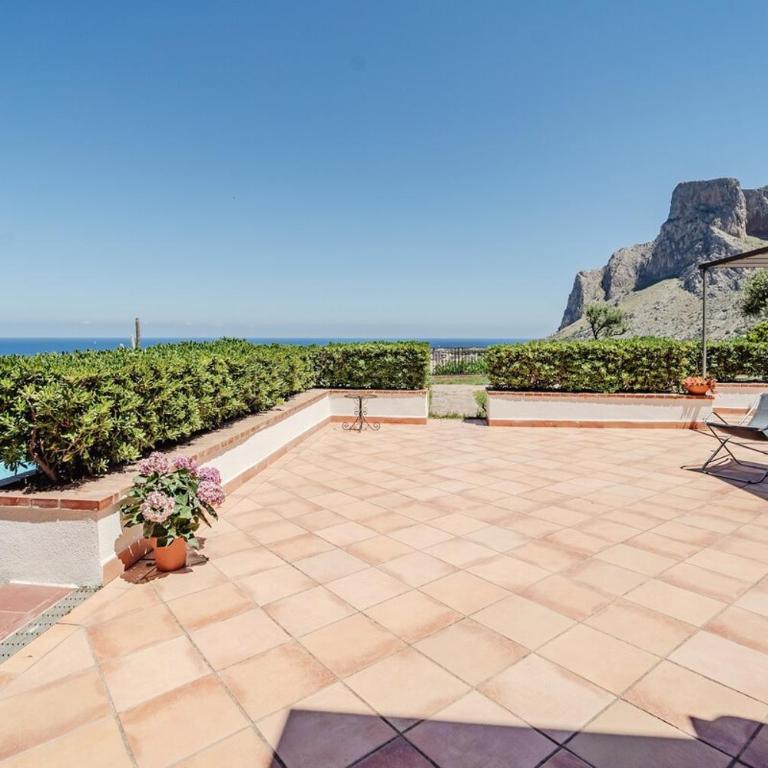 Pool & Panoramic Villa - 9 mins city center - Two-Bedroom Villa - 12