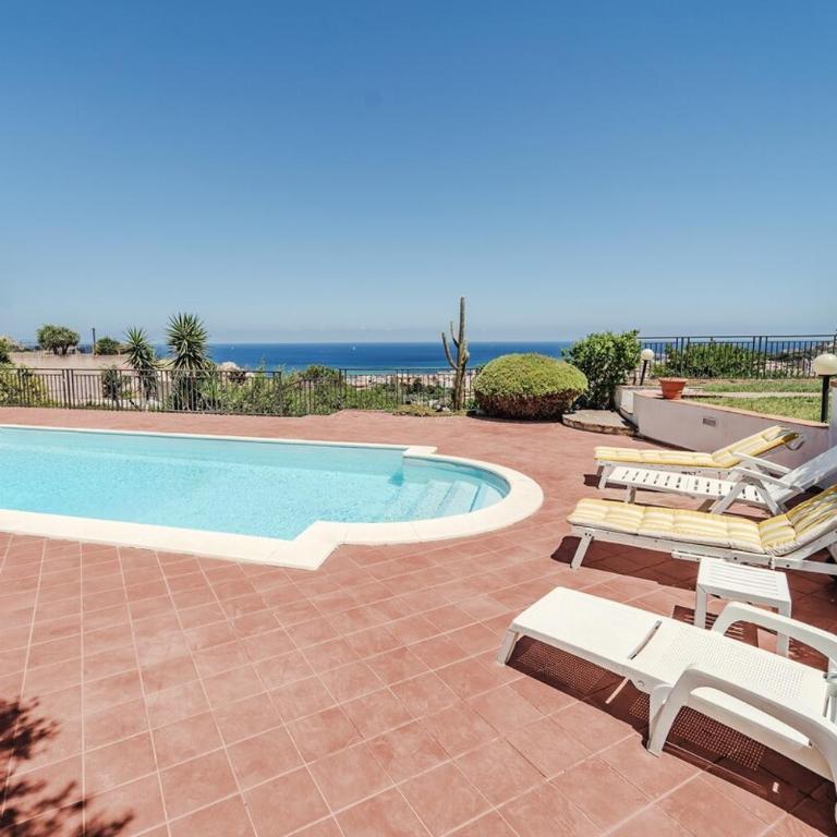 Pool & Panoramic Villa - 9 mins city center - Two-Bedroom Villa - 23