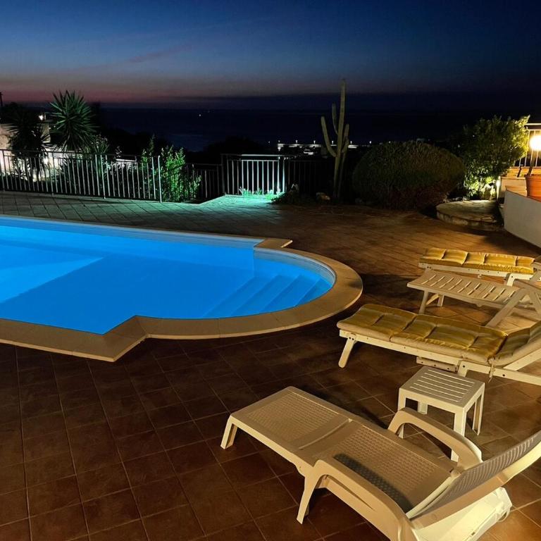 Pool & Panoramic Villa - 9 mins city center - Two-Bedroom Villa - 36