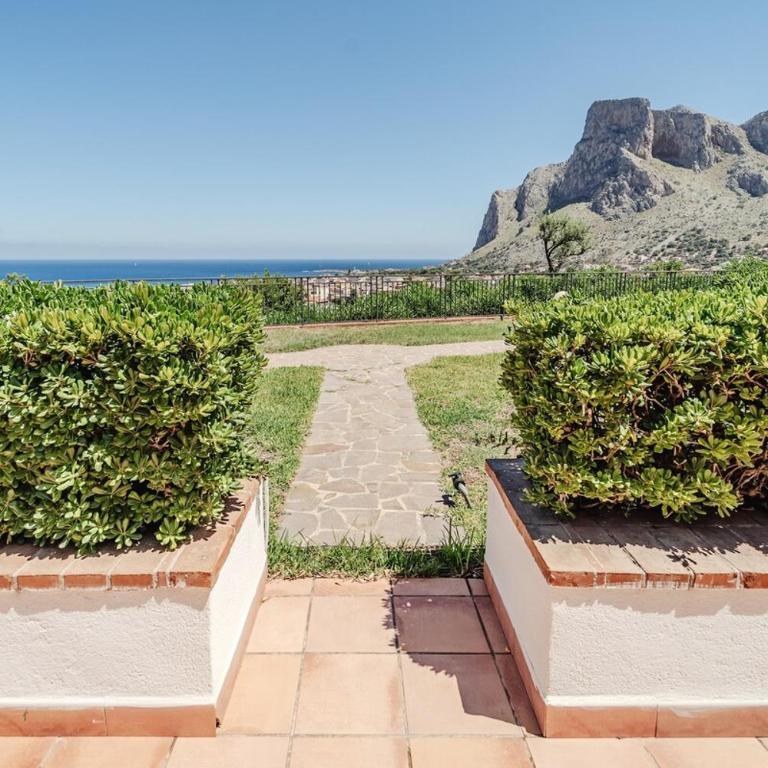 Pool & Panoramic Villa - 9 mins city center - Two-Bedroom Villa - 42