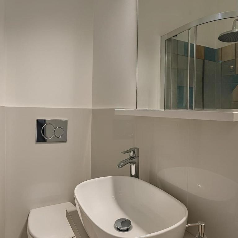 Da Monika - Camera Matrimoniale con Bagno Privato - 4