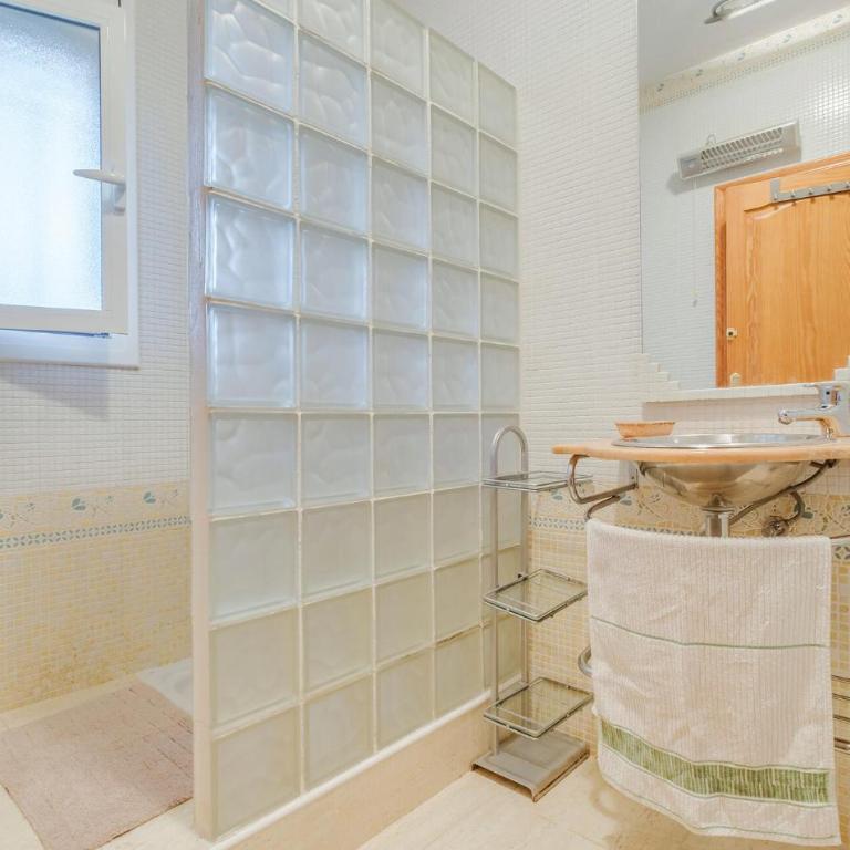 Amazing Home In L'ametlla De Mar - Casa de 4 dormitorios - 16