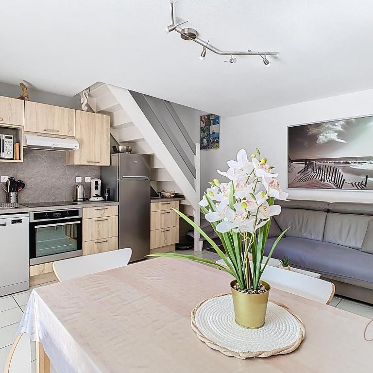 Petit coin de paradis dans résidence avec piscine - Maison 2 Chambres - 3