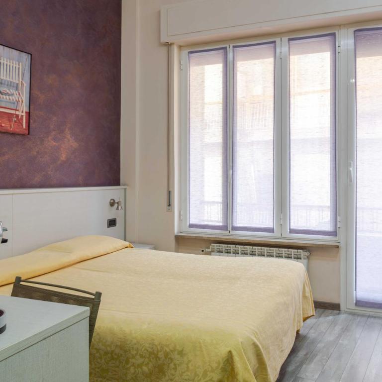 Hotel POSTA - Comfortable Stay in Ventimiglia - Camera Matrimoniale con Balcone - 1