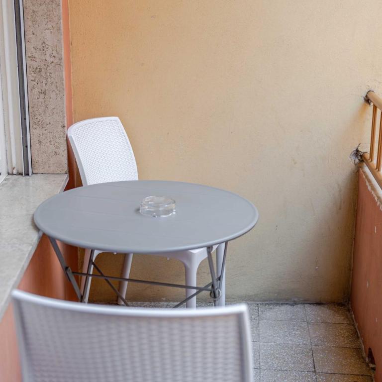 Hotel POSTA - Comfortable Stay in Ventimiglia - Camera Matrimoniale con Balcone - 11