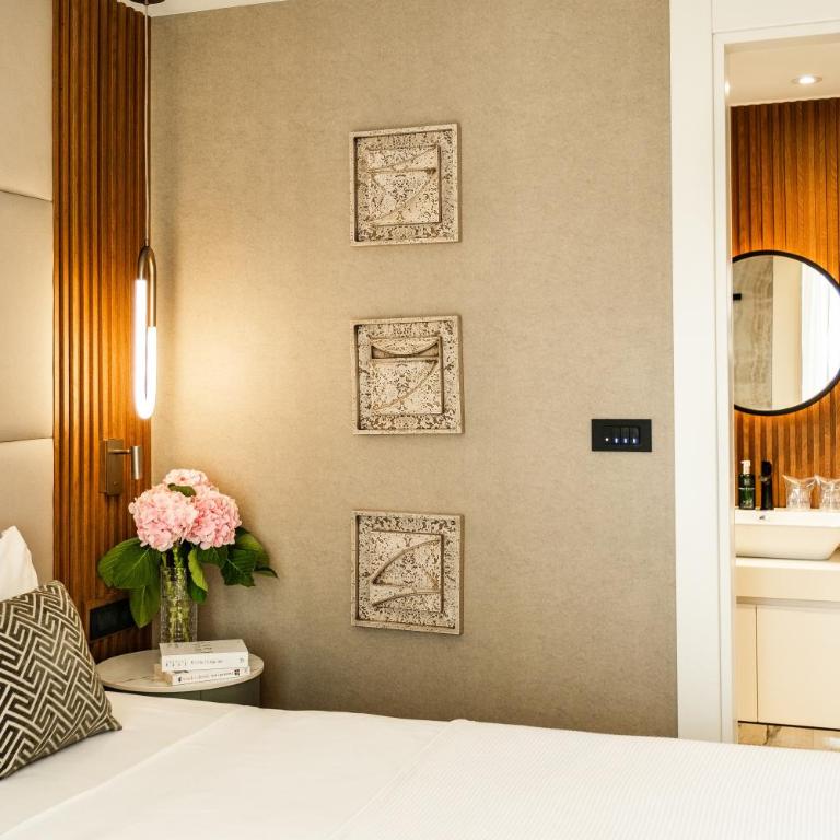 Boutique Hotel Villa Royal - Deluxe Double Room with Side Sea View - 1