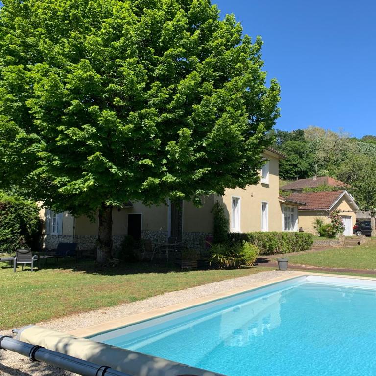 LA GABINIERE - Chambre Double - Vue sur Piscine - 1