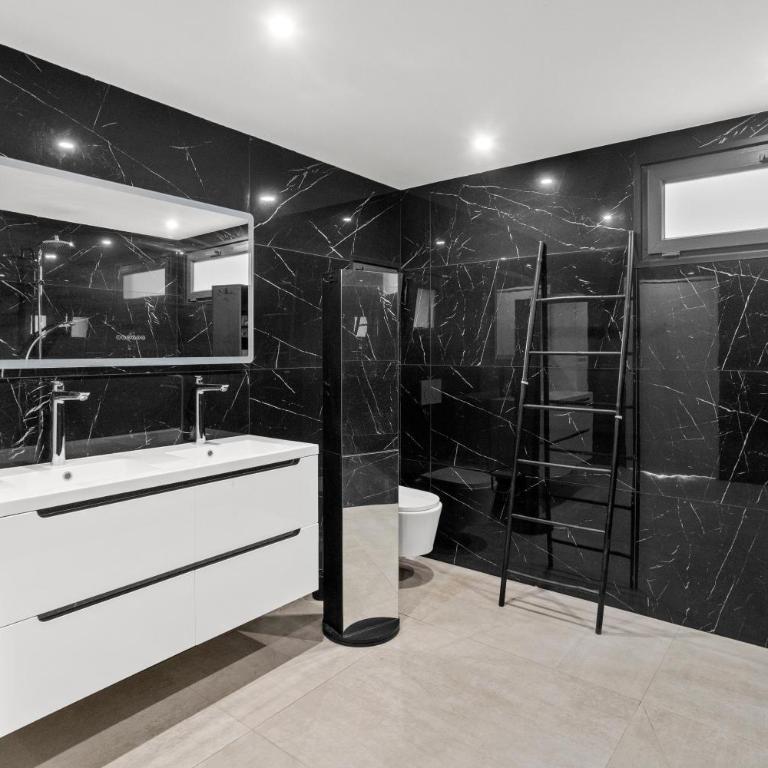 Havre de Paix avec Villa Prestige Cannes , Piscine Chauffée, Alarme, Caméras Parking privée - Villa - 17