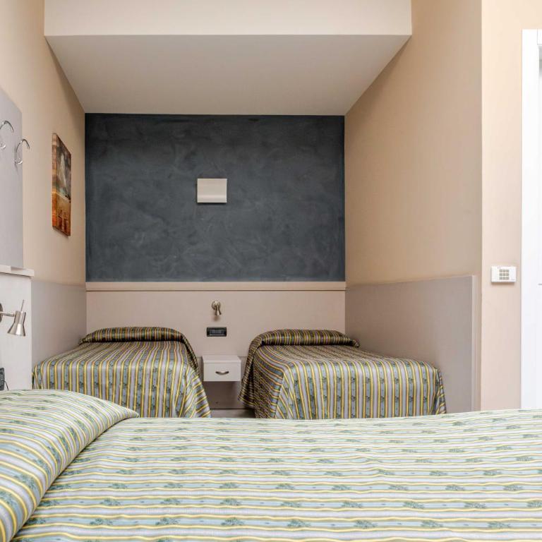 Hotel POSTA - Comfortable Stay in Ventimiglia - Camera Quadrupla - 1