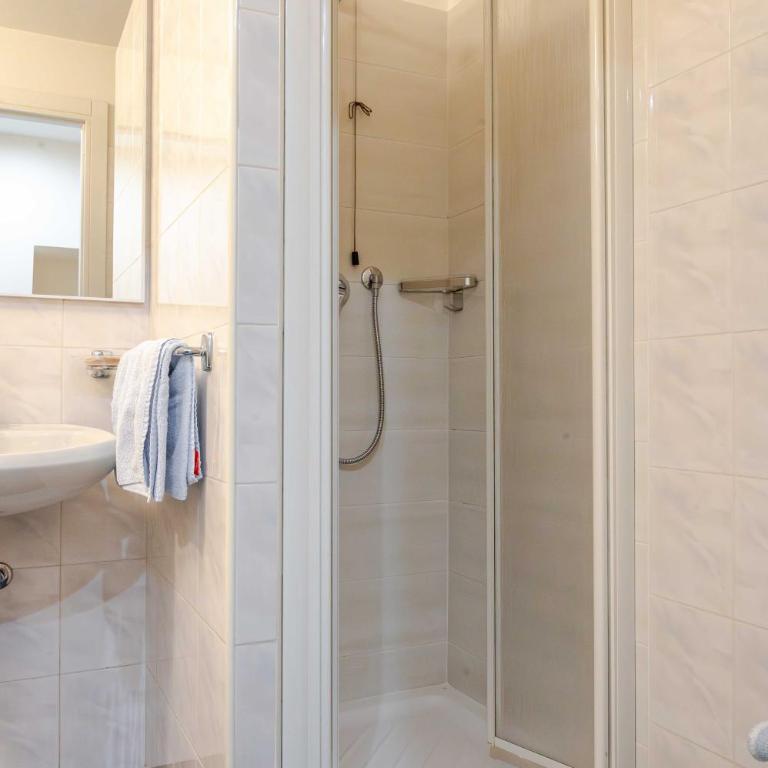 Hotel POSTA - Comfortable Stay in Ventimiglia - Camera Matrimoniale Superior - 7