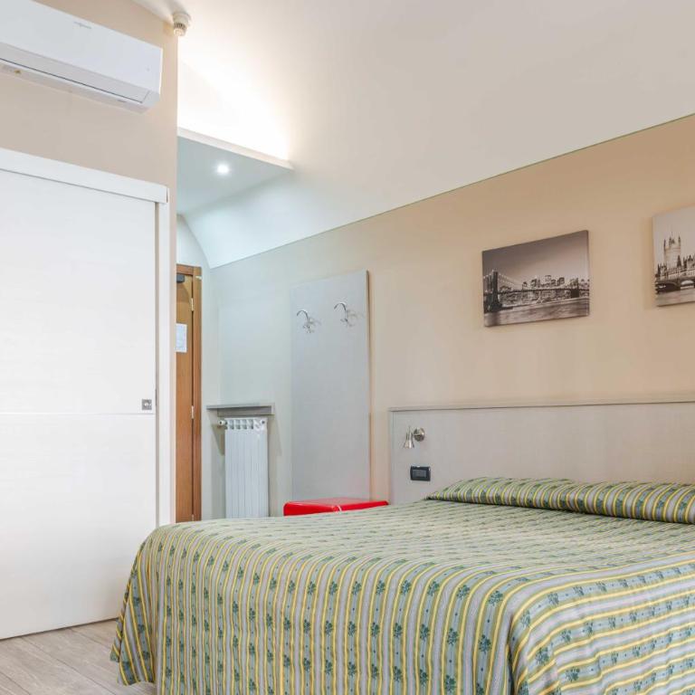 Hotel POSTA - Comfortable Stay in Ventimiglia - Camera Tripla con Accesso Disabili - 7
