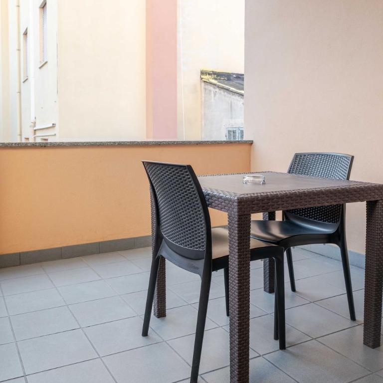 Hotel POSTA - Comfortable Stay in Ventimiglia - Camera Matrimoniale Deluxe con Balcone - 7