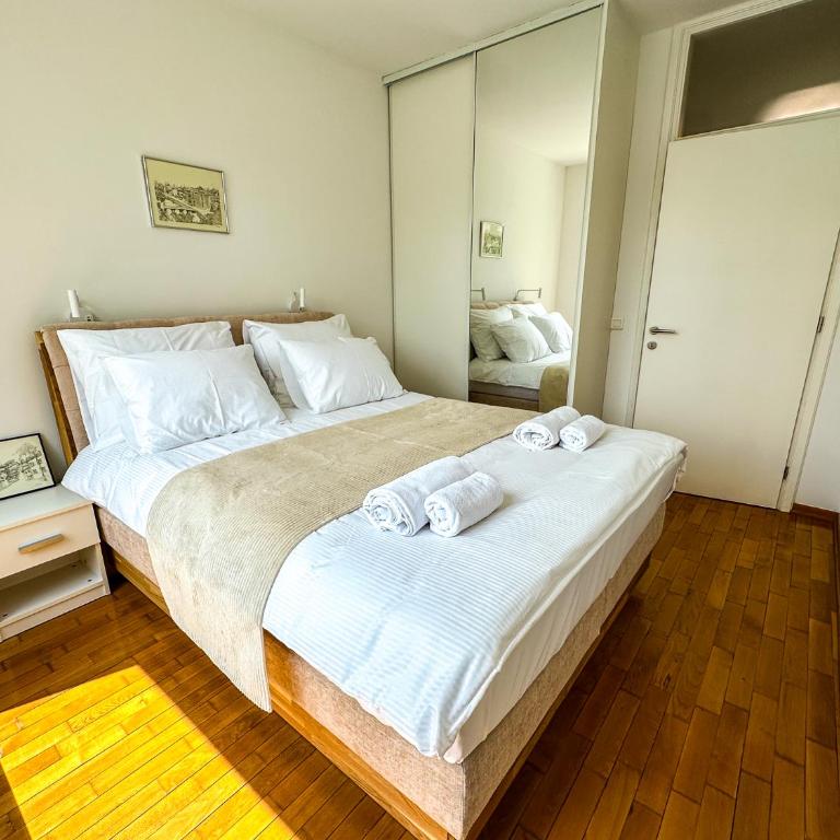 Verde 22 with Garage - One-Bedroom Apartment - 22