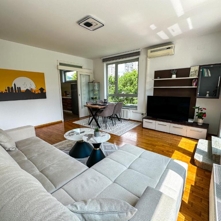 Verde 22 with Garage - One-Bedroom Apartment - 2