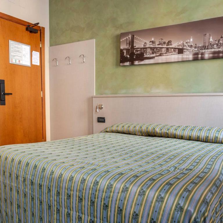 Hotel POSTA - Comfortable Stay in Ventimiglia - Camera Tripla Comfort - 8