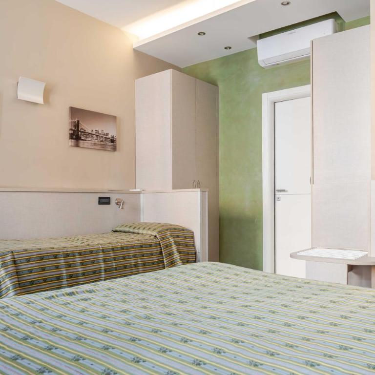 Hotel POSTA - Comfortable Stay in Ventimiglia - Camera Tripla Comfort - 6