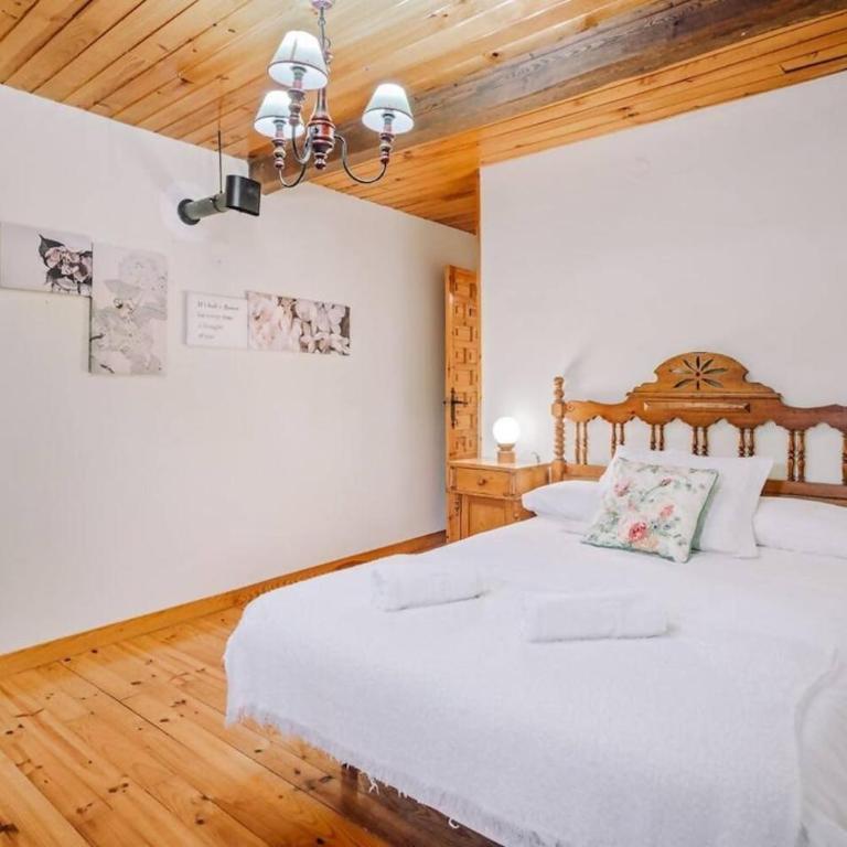 Casa Rural Arix by Cardi Suites - Four-Bedroom House - 9