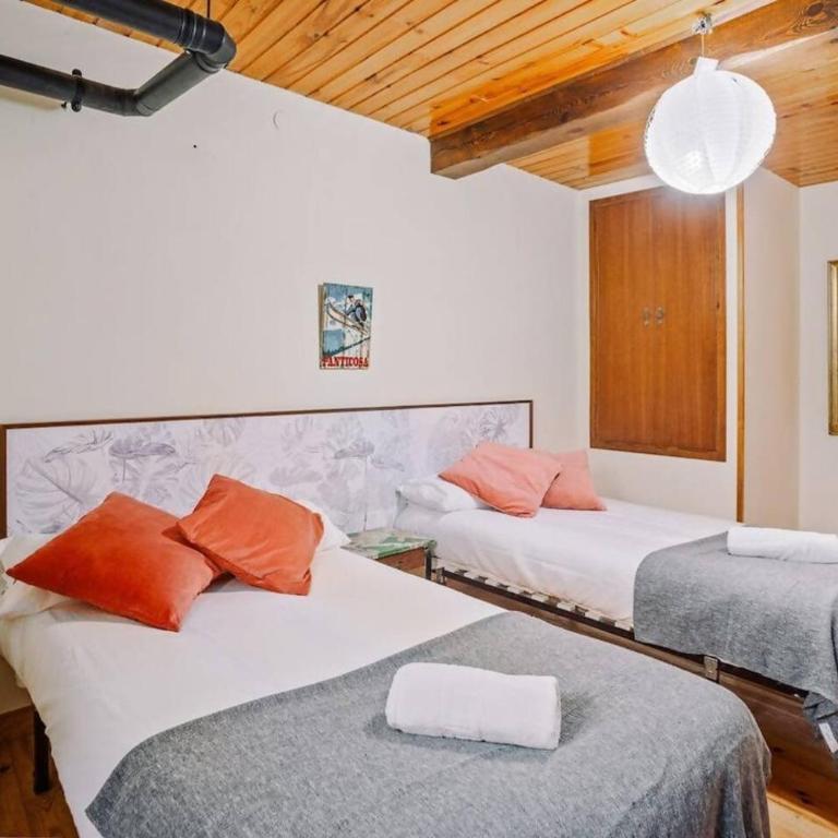 Casa Rural Arix by Cardi Suites - Four-Bedroom House - 11