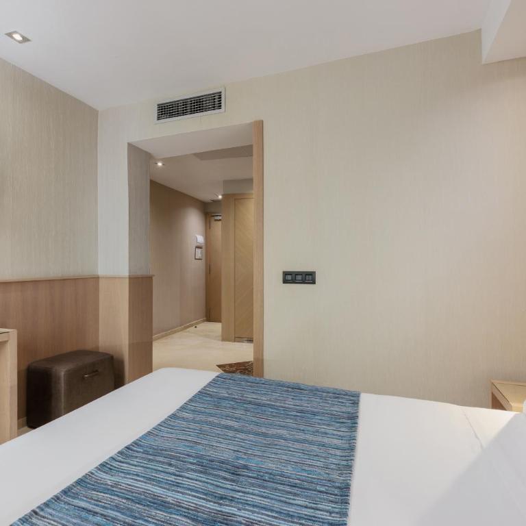 Hotel Gótico - Double or Twin Room with Extra Bed - 15