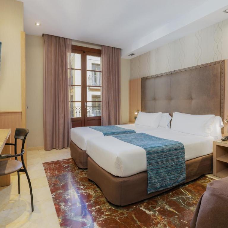 Hotel Gótico - Double or Twin Room with Extra Bed - 1