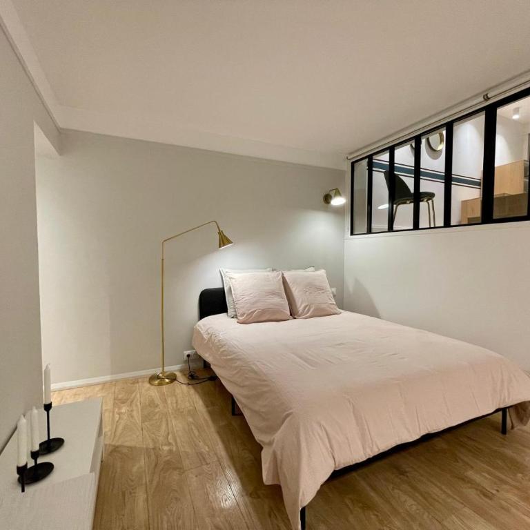 Apt 4 Guests Moderne Place Breteuil - One-Bedroom Apartment - 1
