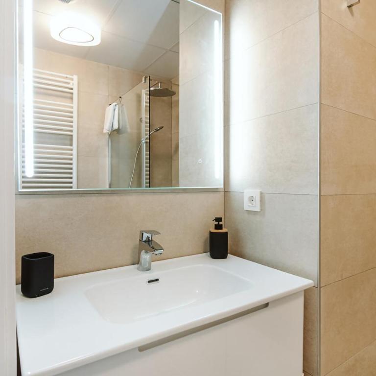 ROSANA BY CARDI SUITES - Two-Bedroom Apartment - 8