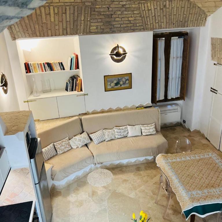 Casa Cavour - Appartamento con 2 Camere da Letto - 8