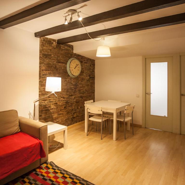 Apartment in the heart of Barcelona - Three-Bedroom Apartment - 2