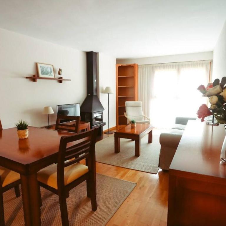 Fuente Espadilla by Cardi Suites - Two-Bedroom Apartment - 4