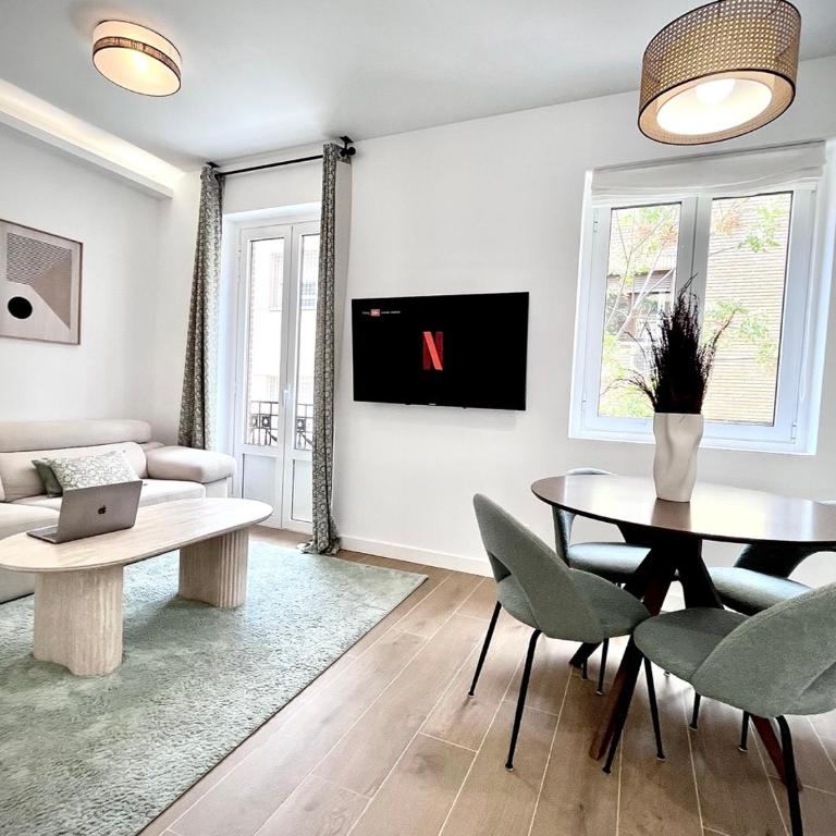 dPLACE To Be - Luxury apartments in Barrio de Salamanca - Apartamento Superior de 1 dormitorio con balcón - 1
