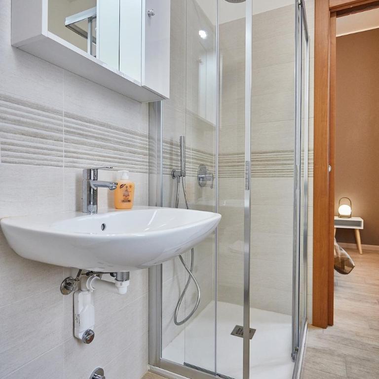 Cattaneo 65 - 3 Bedrooms, 5 minutes from Lake Como and station - Parking - Appartamento con 3 Camere da Letto - 6