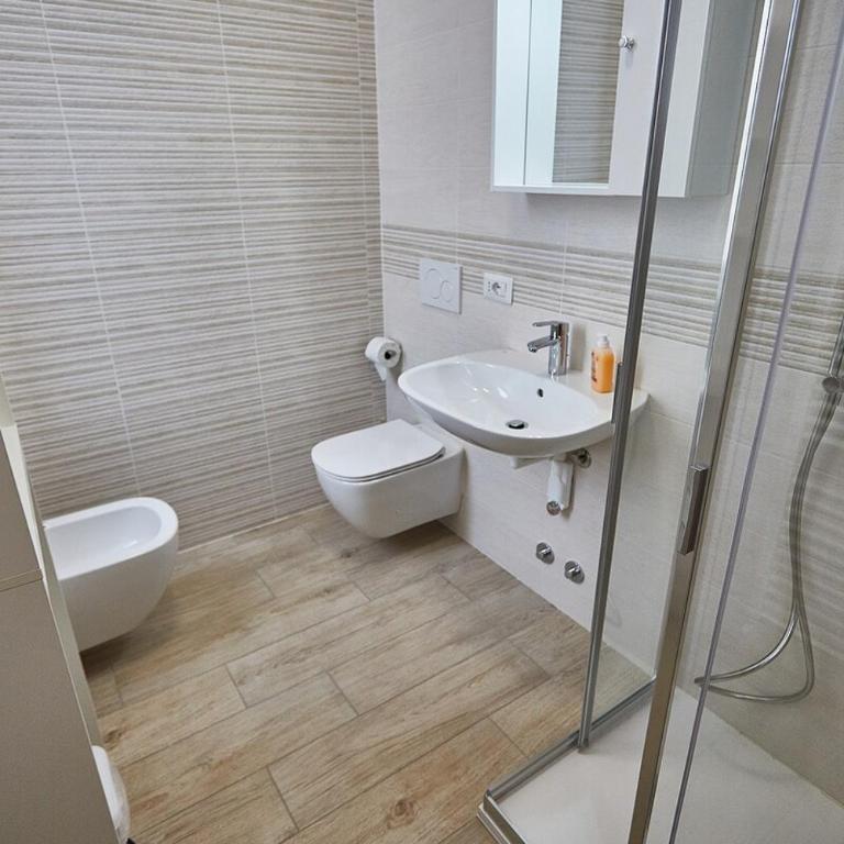 Cattaneo 65 - 3 Bedrooms, 5 minutes from Lake Como and station - Parking - Appartamento con 3 Camere da Letto - 13
