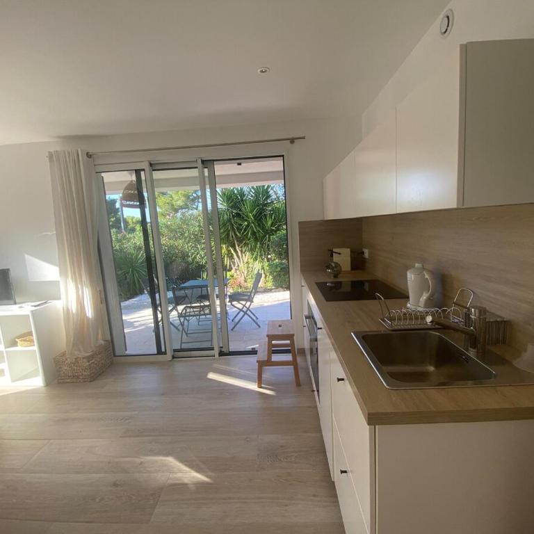 Joli F3 , 4 pers, villa Mahana , plein pied sur jardin , domaine privé criques et plages à pied - Apartment mit 2 Schlafzimmern - 6