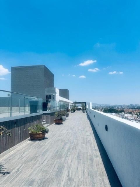 Vista Vibes Modern Apt with Rooftop Pool in GDL - Three-Bedroom Apartment with View - 16