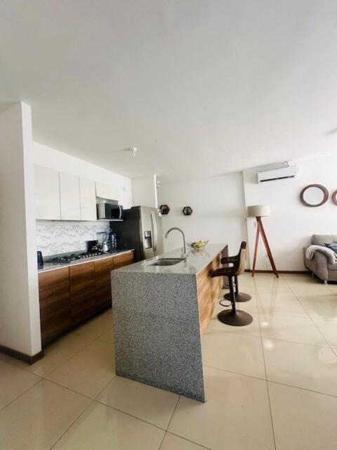 Vista Vibes Modern Apt with Rooftop Pool in GDL - Three-Bedroom Apartment with View - 22