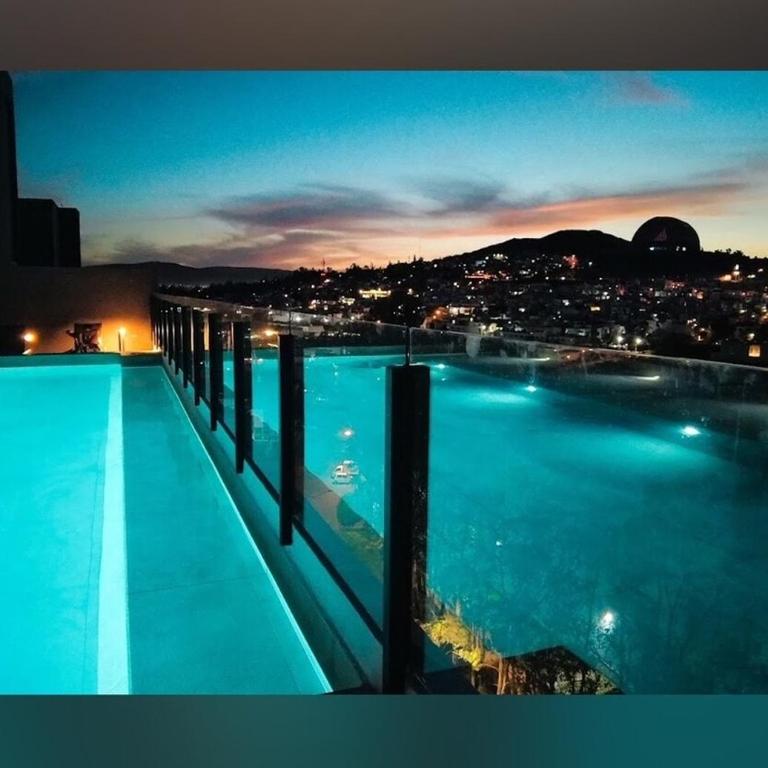 Vista Vibes Modern Apt with Rooftop Pool in GDL - Three-Bedroom Apartment with View - 39