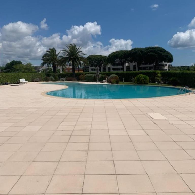 Spacious apartment with pool located in the Marina of Mandelieu - Apartment - 21