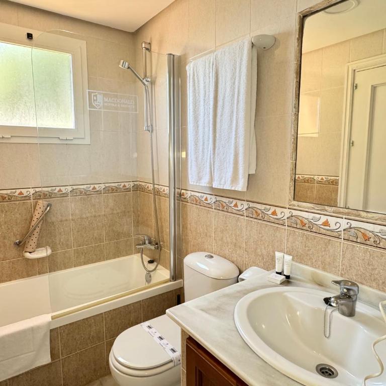 Macdonald Doña Lola Resort - Apartamento Clásico de 2 dormitorios con terraza y vistas al mar - 17