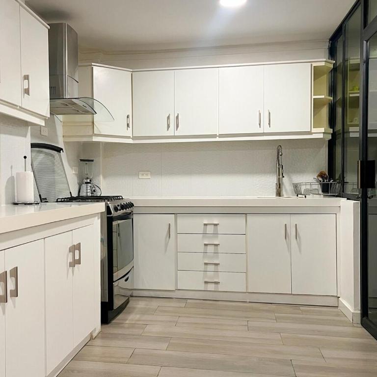 Sky Loft 3 cuadras a la UTPL 5min del centro - Three-Bedroom Apartment - 13