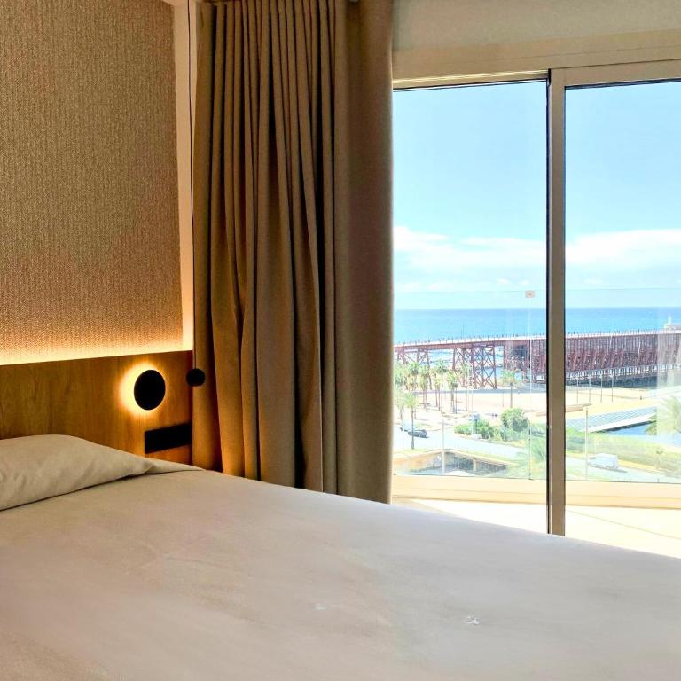 Ohtels Gran Hotel Almeria - Habitación Doble con balcón y vistas al mar - 3