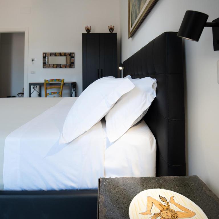 Catania Over Time - Tourist Rooms - Double Room with Balcony - 21