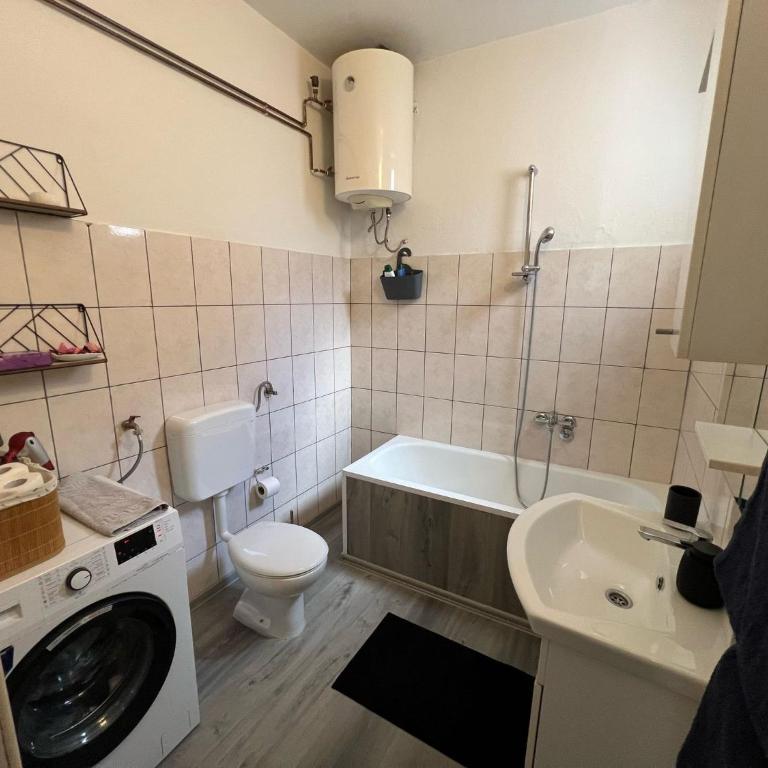 House Dea - Three-Bedroom Townhouse - 11