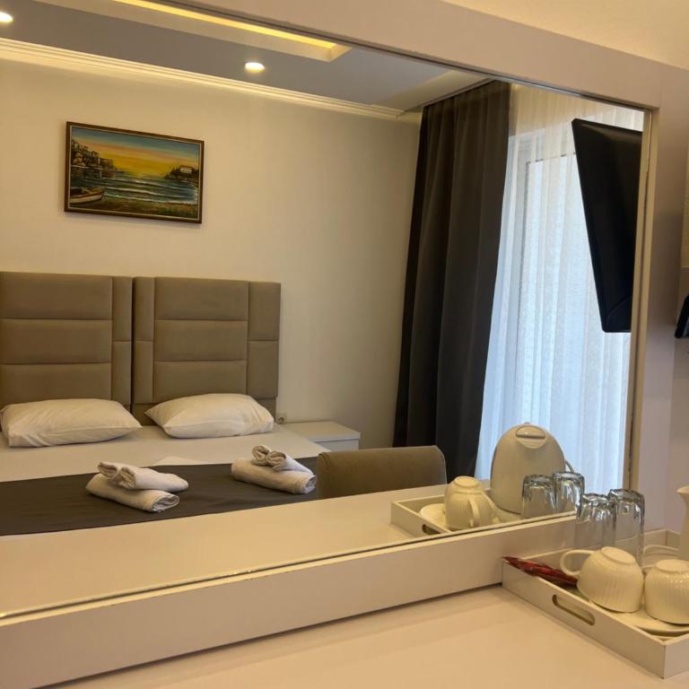 Apartments Fati & Flori - Deluks Dvokrevetna Soba sa Bračnim Krevetom/Zasebnim Krevetima i Balkonom - 5