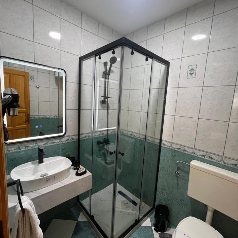 Apartments Fati & Flori - Deluks Dvokrevetna Soba sa Bračnim Krevetom/Zasebnim Krevetima i Balkonom - 6