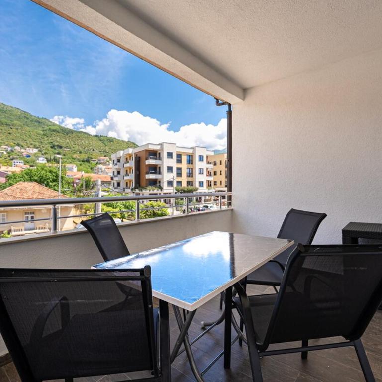 City Sky Apartment - Apartman sa 3 Spavaće Sobe i Balkonom - 2